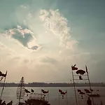 Tandon Lodge On The Ganga Ghat Homestay