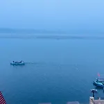 Tandon Lodge On The Ganga Ghat Homestay