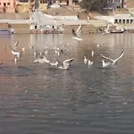 Tandon Lodge On The Ganga Ghat Homestay